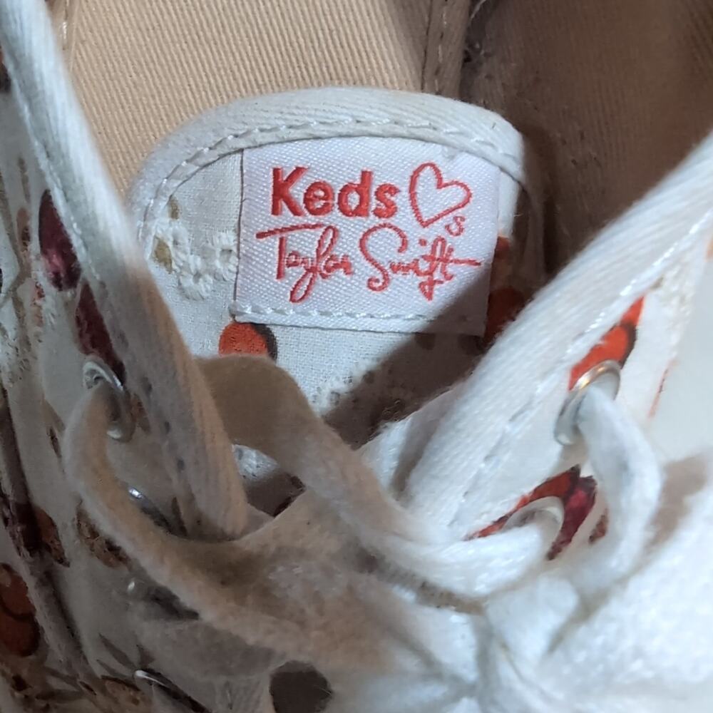 Keds x Taylor Swift Eyelet Berry Sneakers 7.5 Swiftie Casual Cherries Boho - Picture 10 of 13